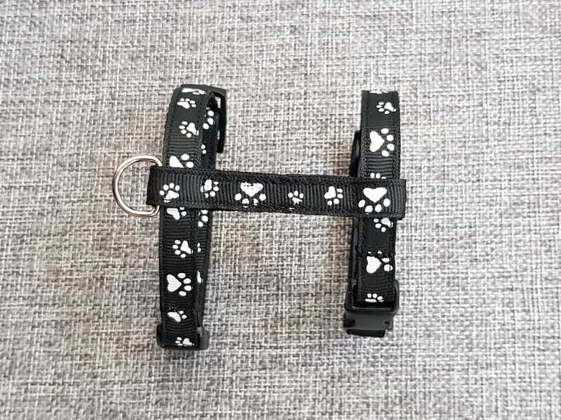 Postrojek- černý s tlapkama