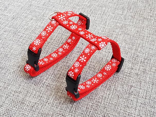 Postrojek- červený s kytičkama