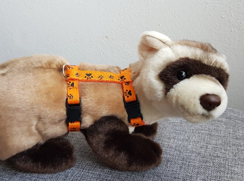 Postrojek- oranžový s tlapkama