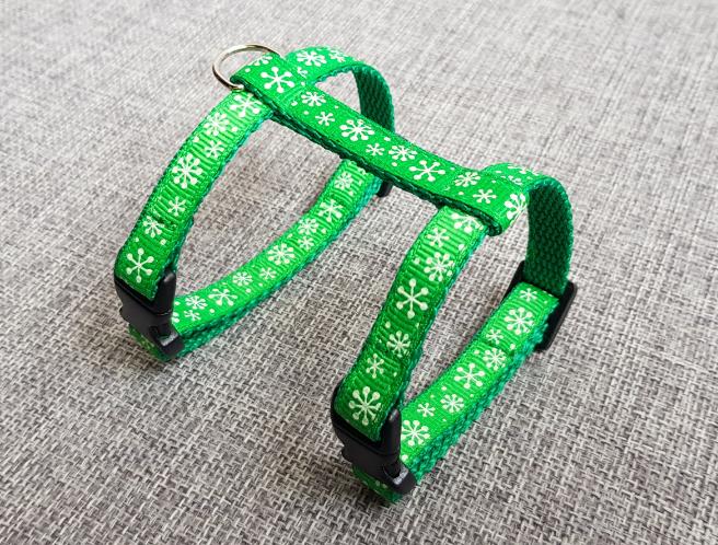 Postrojek- zelený s kytičkama