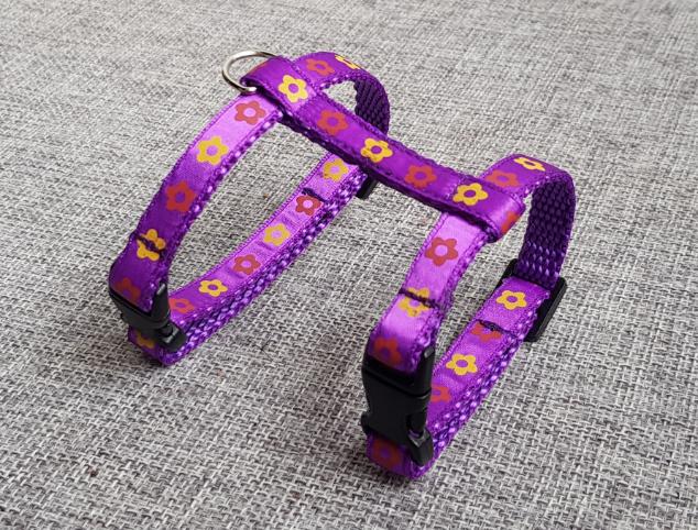 Postrojek- fialový s kytičkama