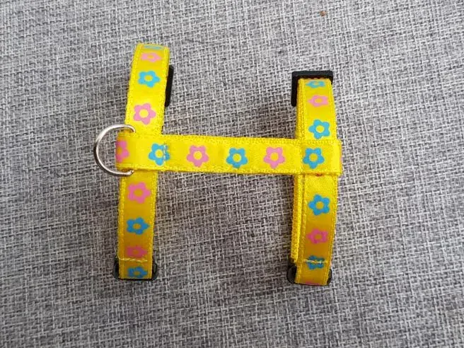 Postrojek- žlutý s kytičkama