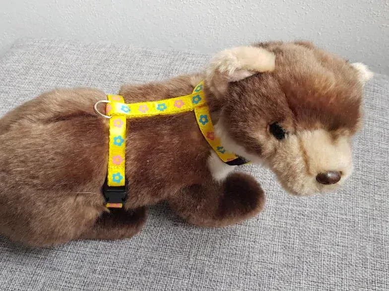 Postrojek- žlutý s kytičkama