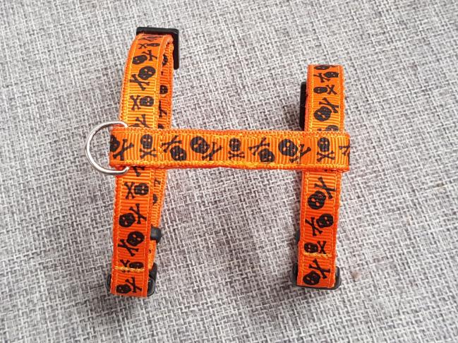 Postrojek- lebky na oranžové