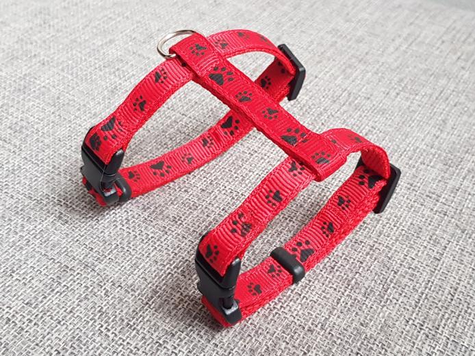 Postrojek- červený s tlapkama